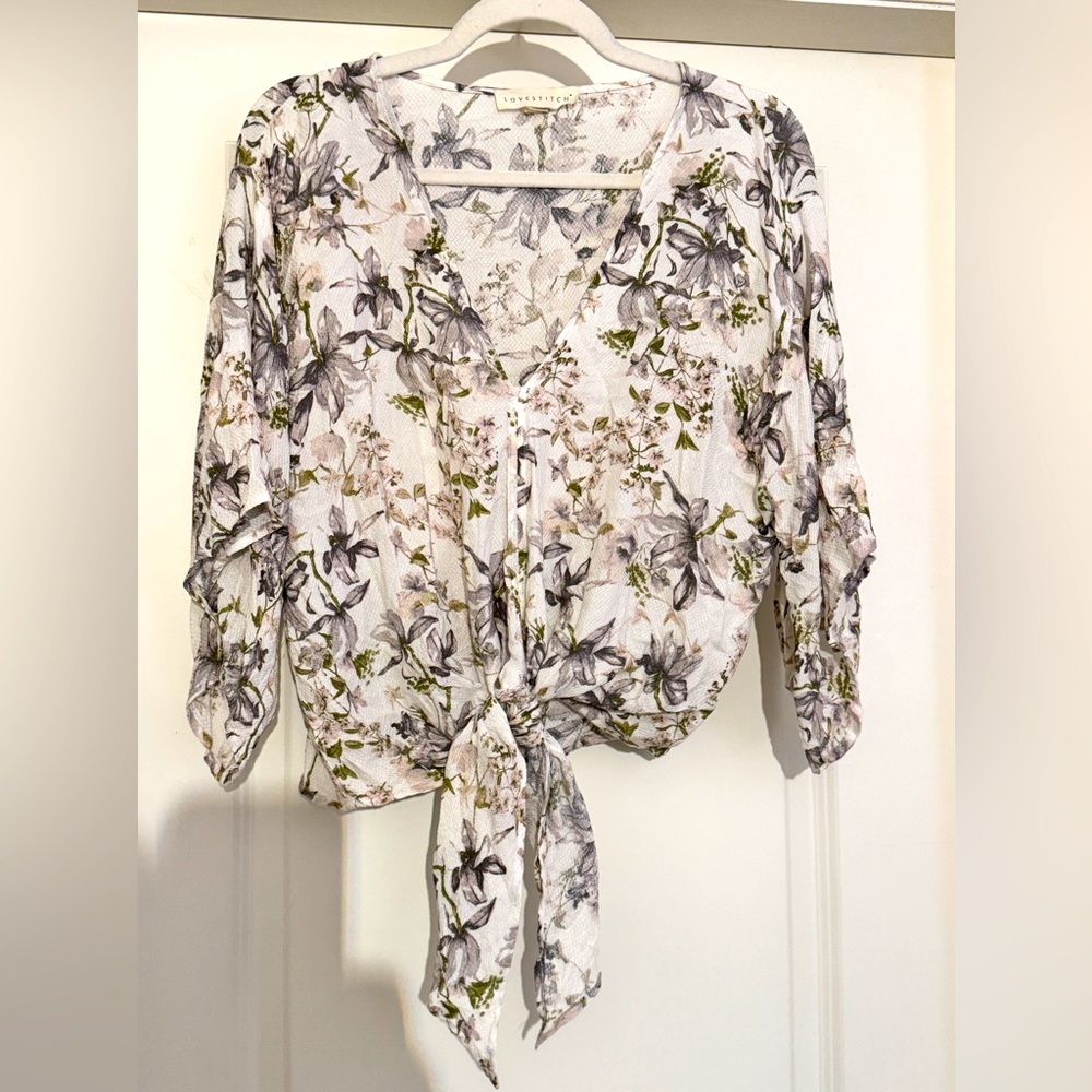 ‼️Sale‼️ Floaty V-neck top